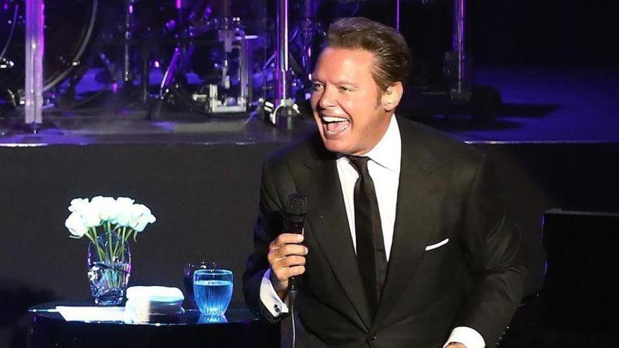 Luis Miguel indigna en un concierto por su lamentable estado