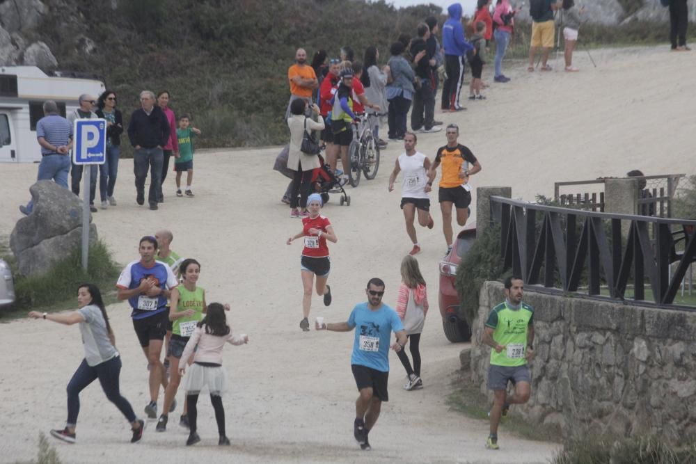 Más de medio millar de corredores completaron el espectacular y exigente recorrido de 21 kilómetros por la Costa da Vela de Cangas.