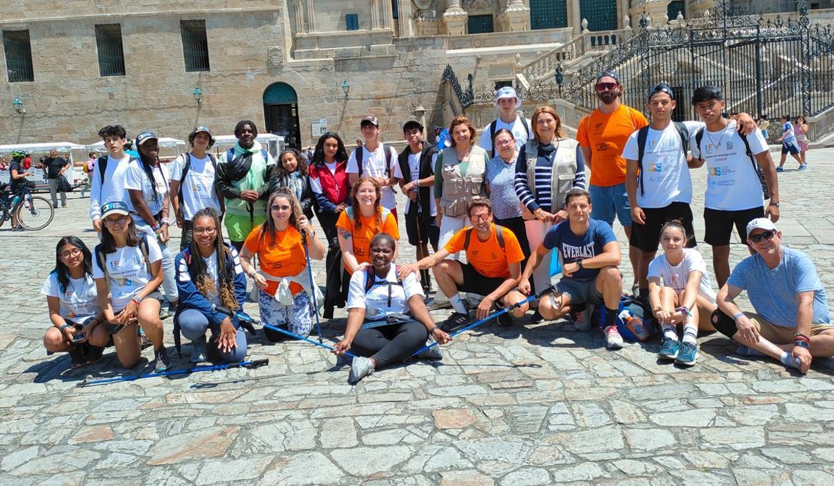 Participantes en una de las peregrinaciones promovidas por el programa