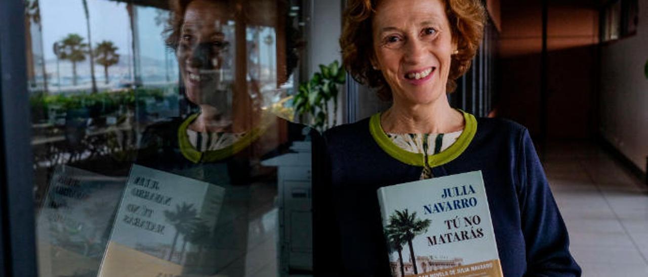 La novelista Julia Navarro ayer en la redacción de LA PROVINCIA/DLP.