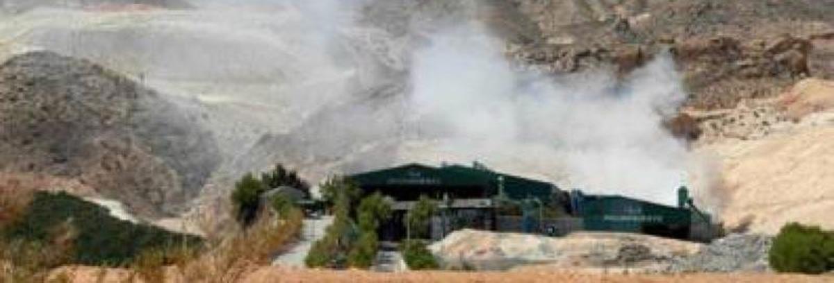 Empleados del vertedero de Abanilla sofocan un conato de incendio