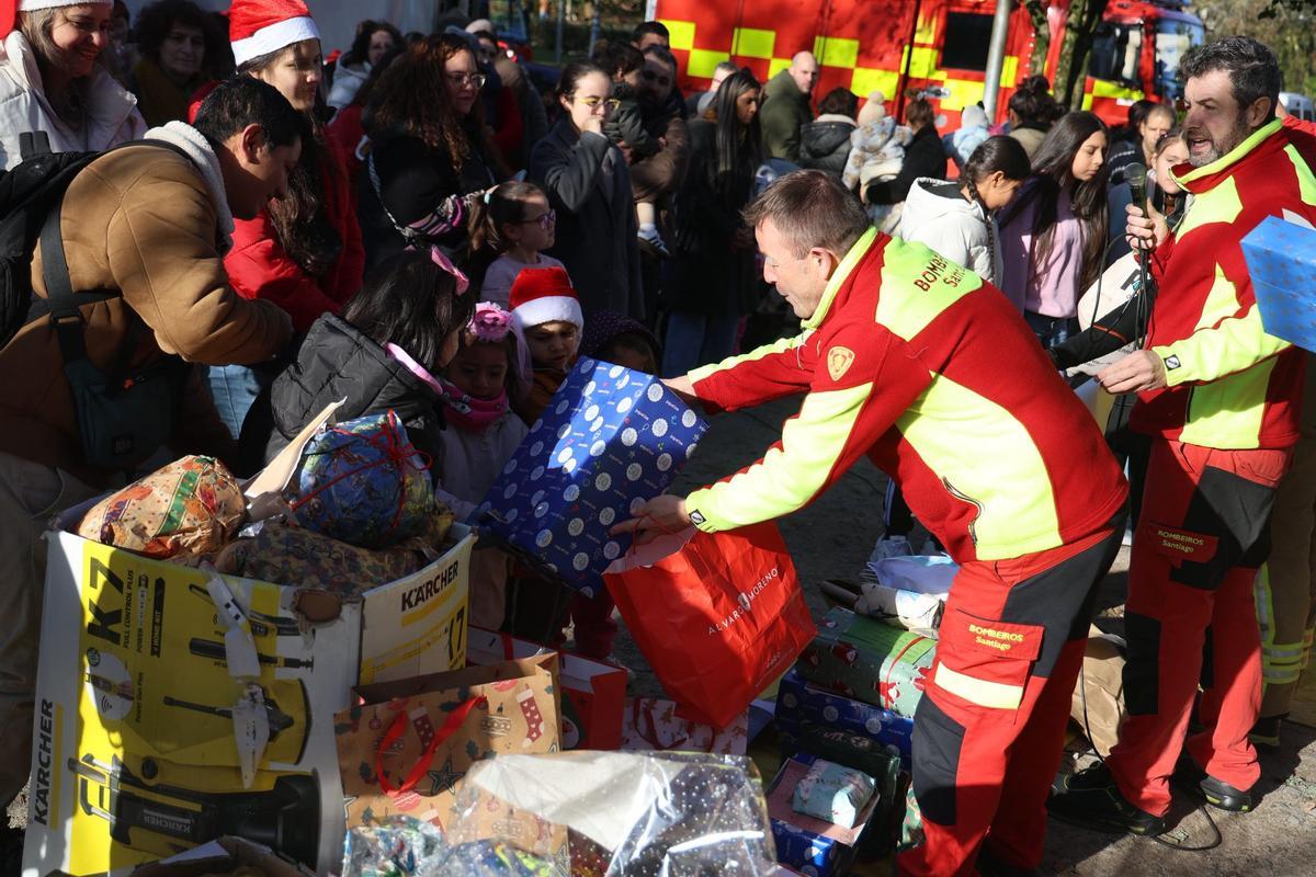 Chocolatada y regalos en la Navidad más solidaria de Santiago