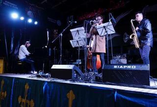 Los ritmos de "Adam Jarzmik Quinteto" pusieron en marcha los conciertos de Bueño