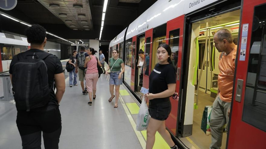 El metro vuelve a circular por la zona cero de la dana 8 meses después