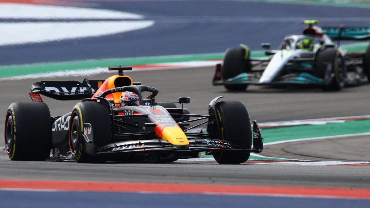 Max Verstappen liderando la carrera en el United States Grand Prix