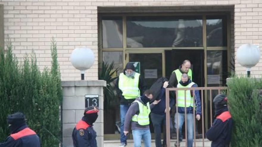 Agents dels Mossos, en l&#039;escorcoll a Agrofruit en el marc de l&#039;operació Àgora.