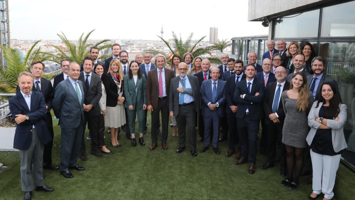 Los jóvenes, con los patronos de Conexus