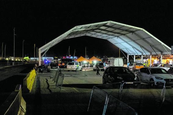 Dispositivo montado en el muelle comercial.