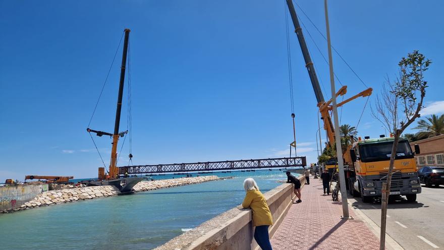 Megaestructuras en Castellón: Instalan la parte más complicada de un puente que cruzará un río