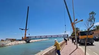 Megaestructuras en Vinaròs: Instalan la parte más complicada de un puente que cruzará el río Cervol