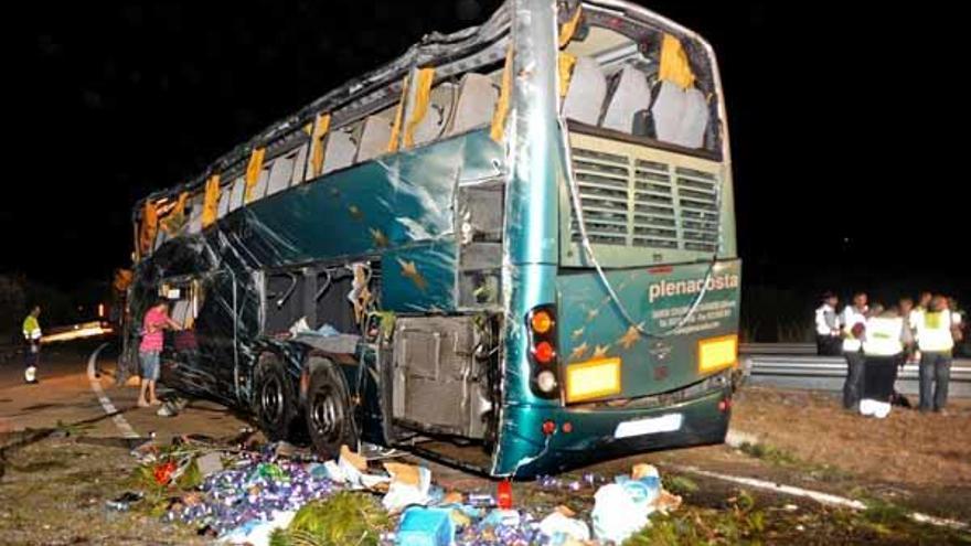 Seis turistas muertos y casi 70 heridos al salirse un autobús de la vía en Barcelona