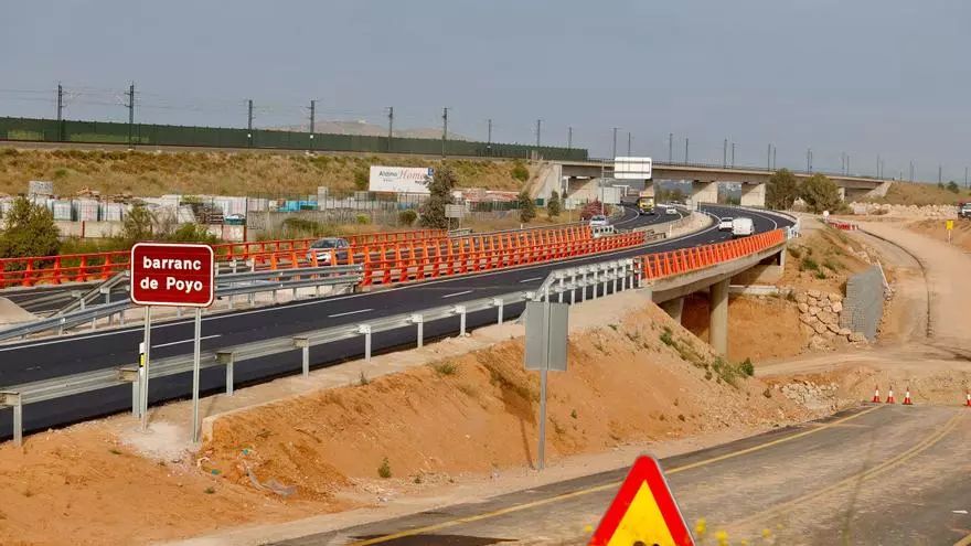 Reabierto al tráfico el víaducto de la CV-36 que colapsó sobre el Poyo