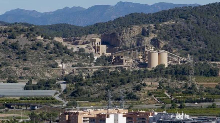 La cantera de Lafarge en plena montaña de Romeu.