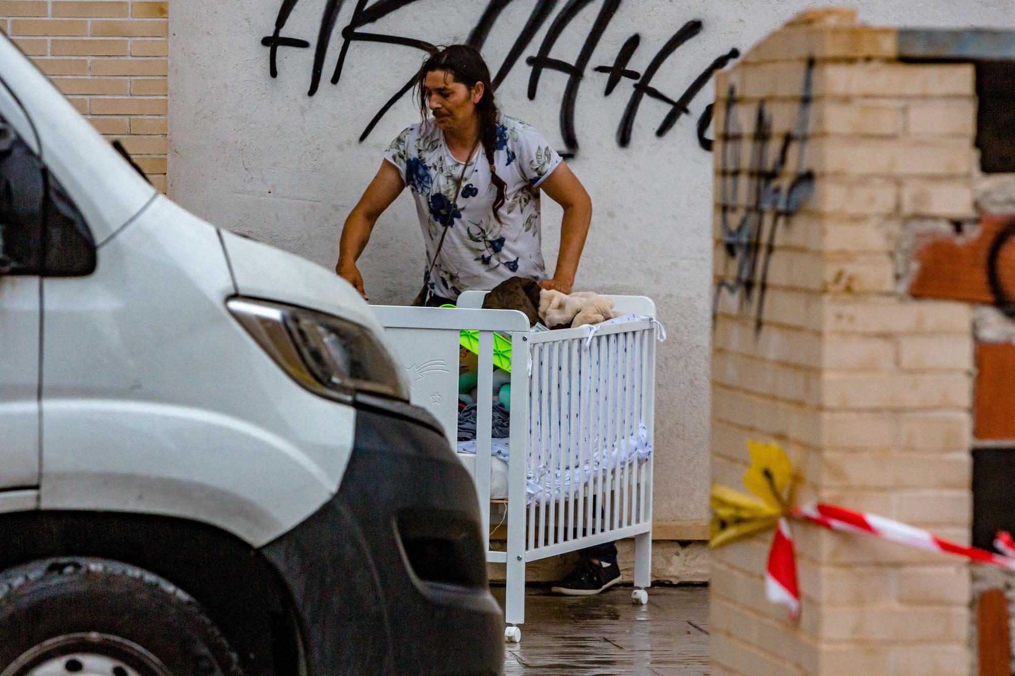 La Policía Local de La Vila desaloja un edificio lleno de okupas en el Xarquet