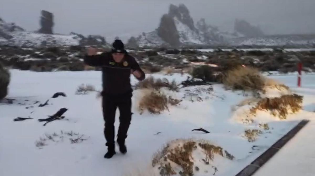El Teide amanece nevado este sábado, 13 de diciembre de 2025, por la borrasca Emilia