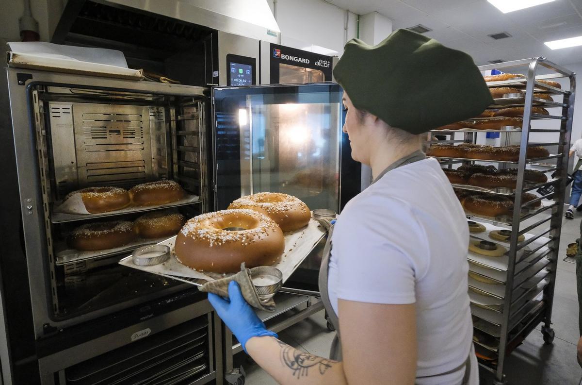 Preparación de Roscones de Reyes en Las Palmas de Gran Canaria