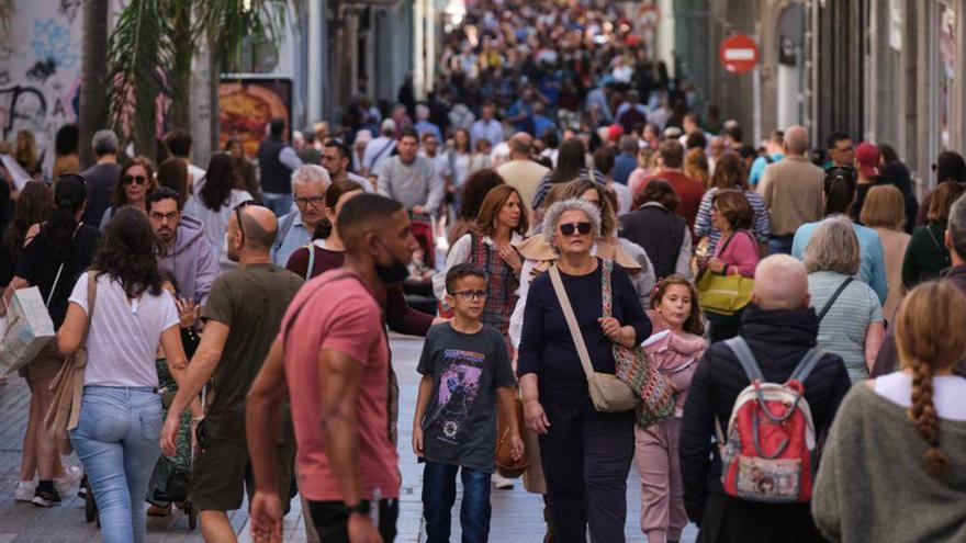 Los canarios, entre los que menos gastan en unas rebajas con mucha clientela