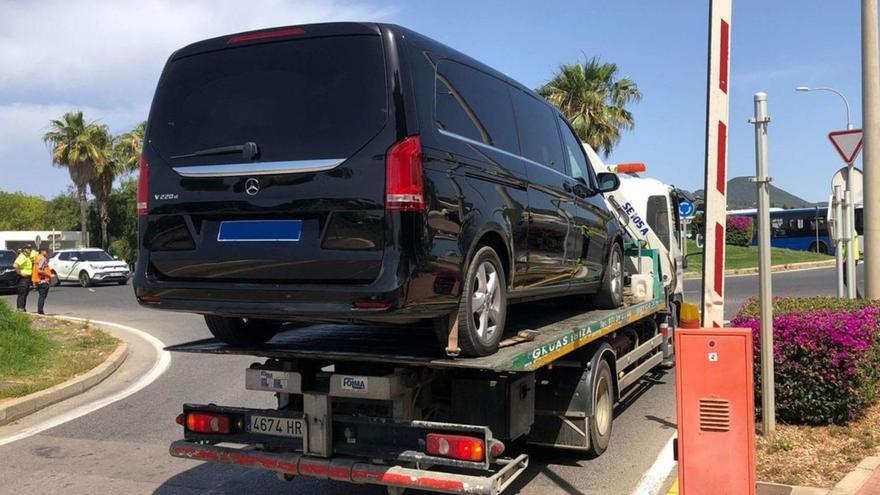 Élite Corsaris recopila mil matrículas de posibles taxis pirata que operan este verano en Ibiza