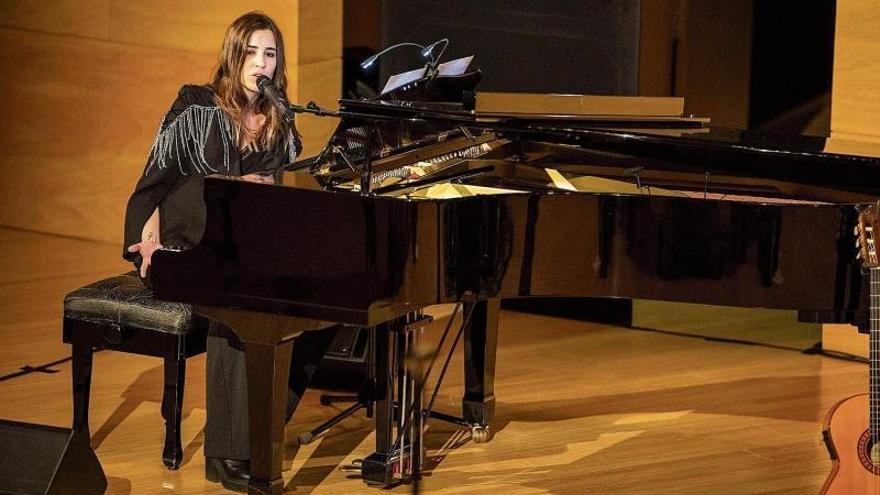 Elem desgrana la esencia de su música en la sala Luis Galve