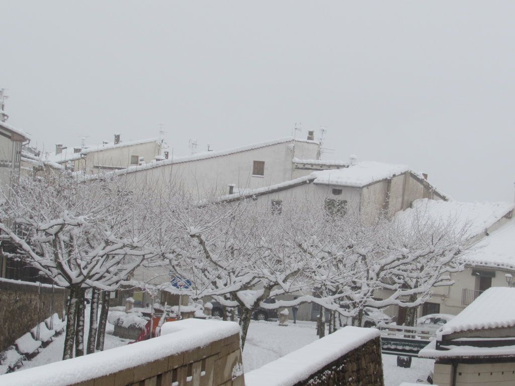 La nieve cubre Morella de blanco