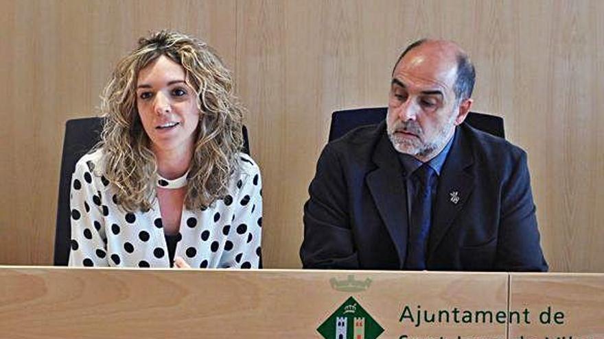 La regidora d&#039;Igualtat de Sant Joan, Elia Tortolero, i l&#039;alcalde, Jordi Solernou, ahir en la roda de premsa