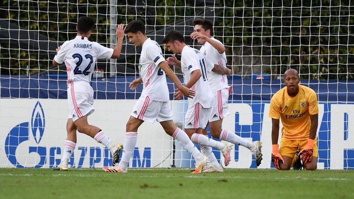 Los jugadores del Madrid celebran uno de los goles