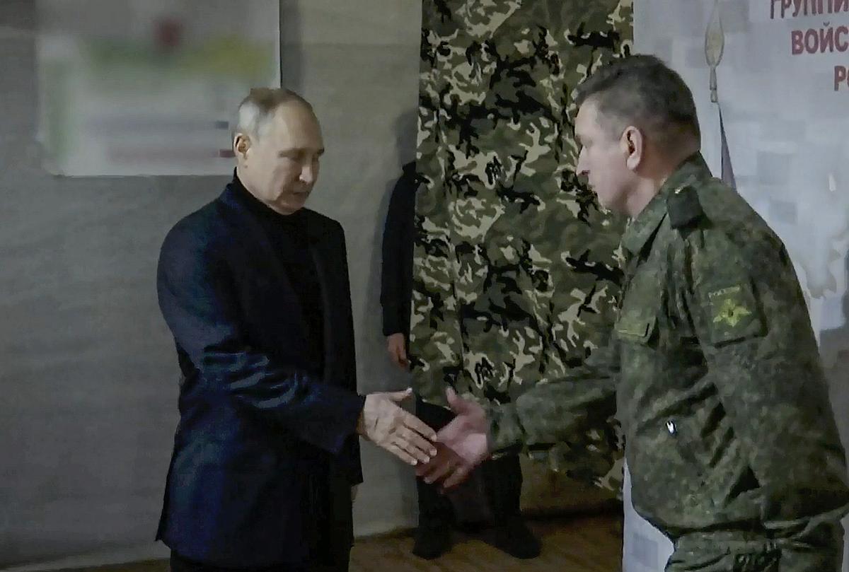 Putin visita por sorpresa Jersón y Lugansk