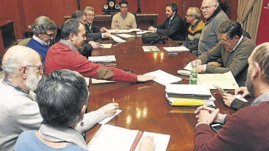 Los hosteleros denuncian una «deriva prevaricadora» de la mesa de veladores