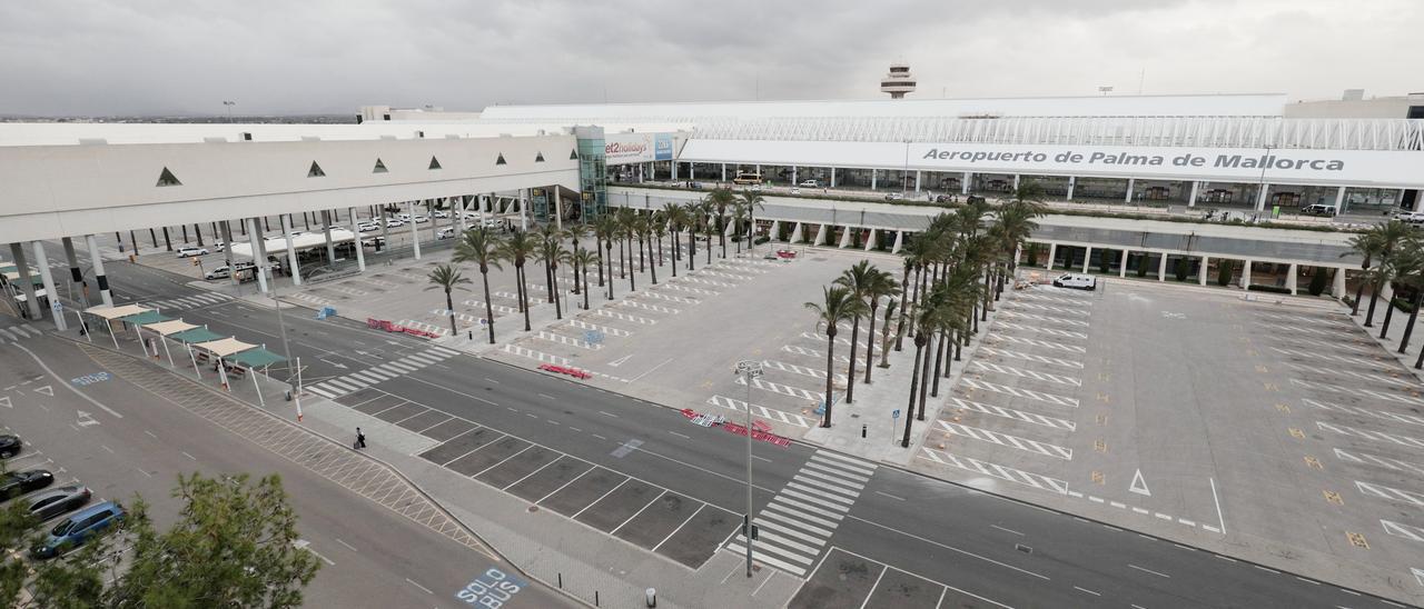 Vista general del exterior del aeropuerto de Palma.