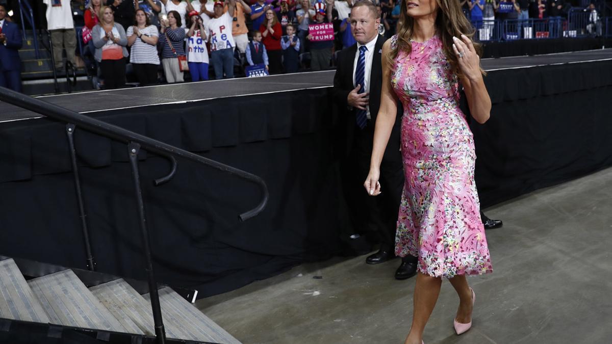 Melania Trump con vestido de Monique Lhuillier