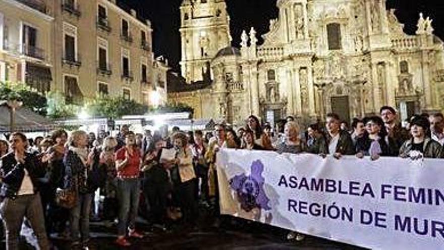 A Múrcia també van protestar contra la resolució judicial davant de la catedral