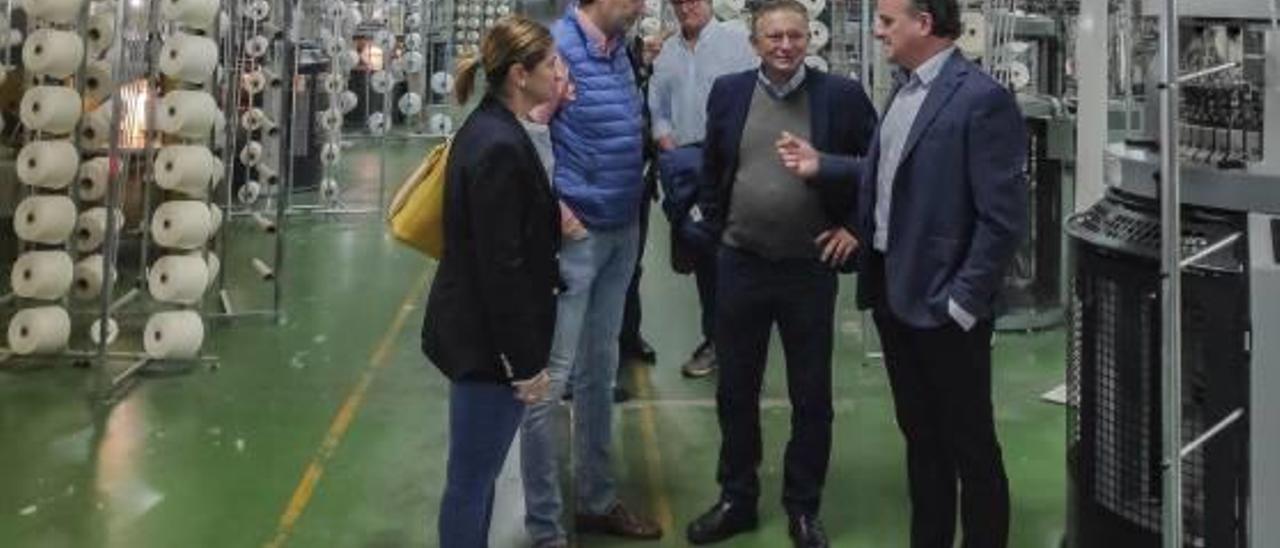 El candidato del PP Betoret visita una firma textil