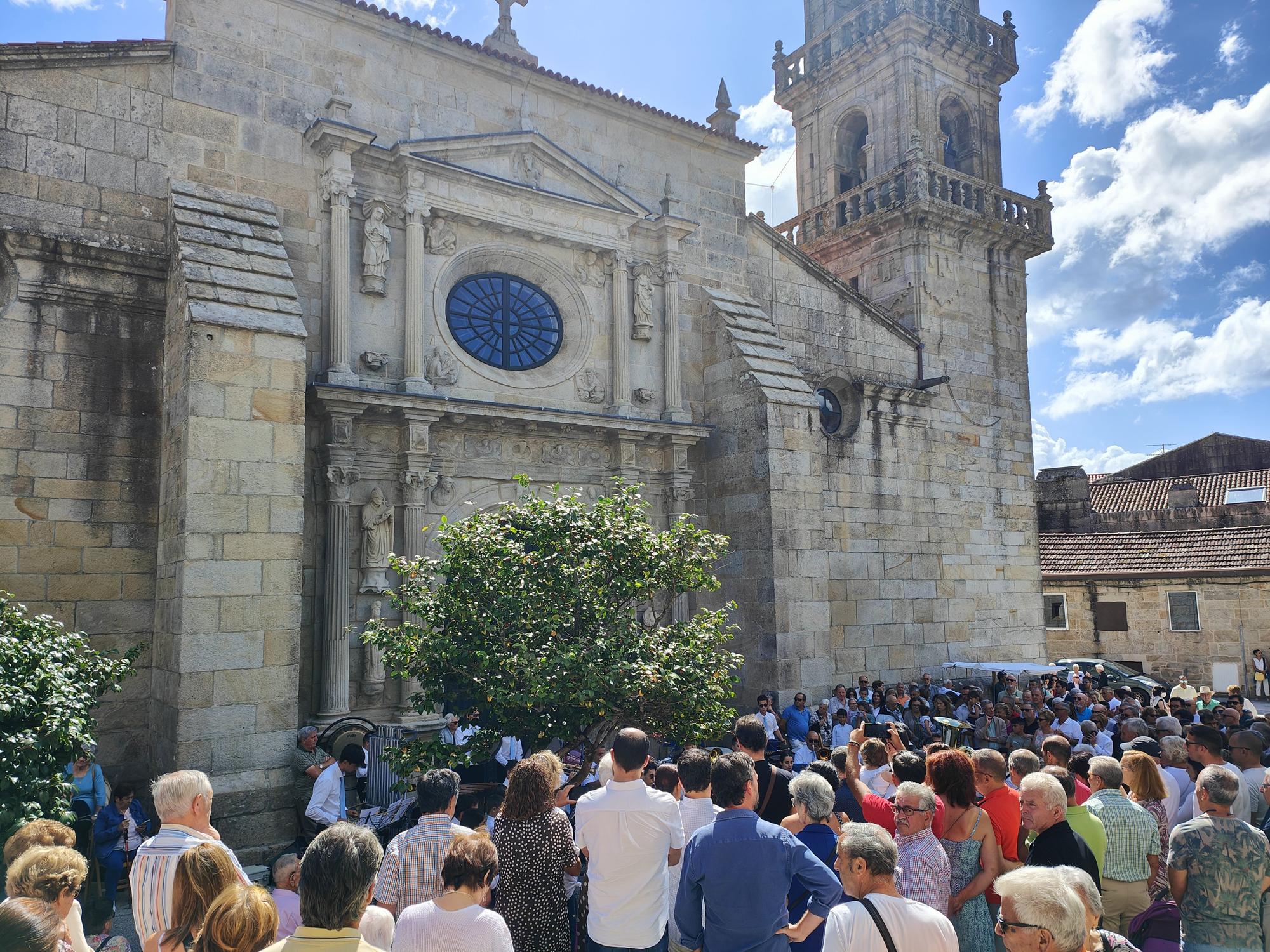 Astarot reúne a 4.000 personas en Cangas y Noname Djs abarrotan laa explanada de Ojea