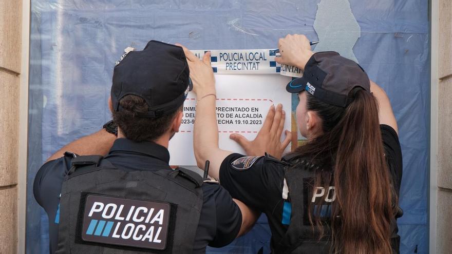 La policía desaloja el supermercado de la calle Aragón