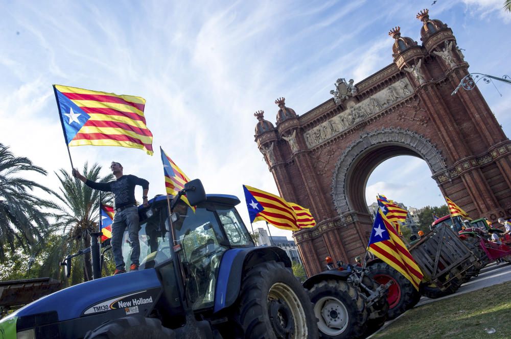 Carles Puigdemont entra al Parlament.