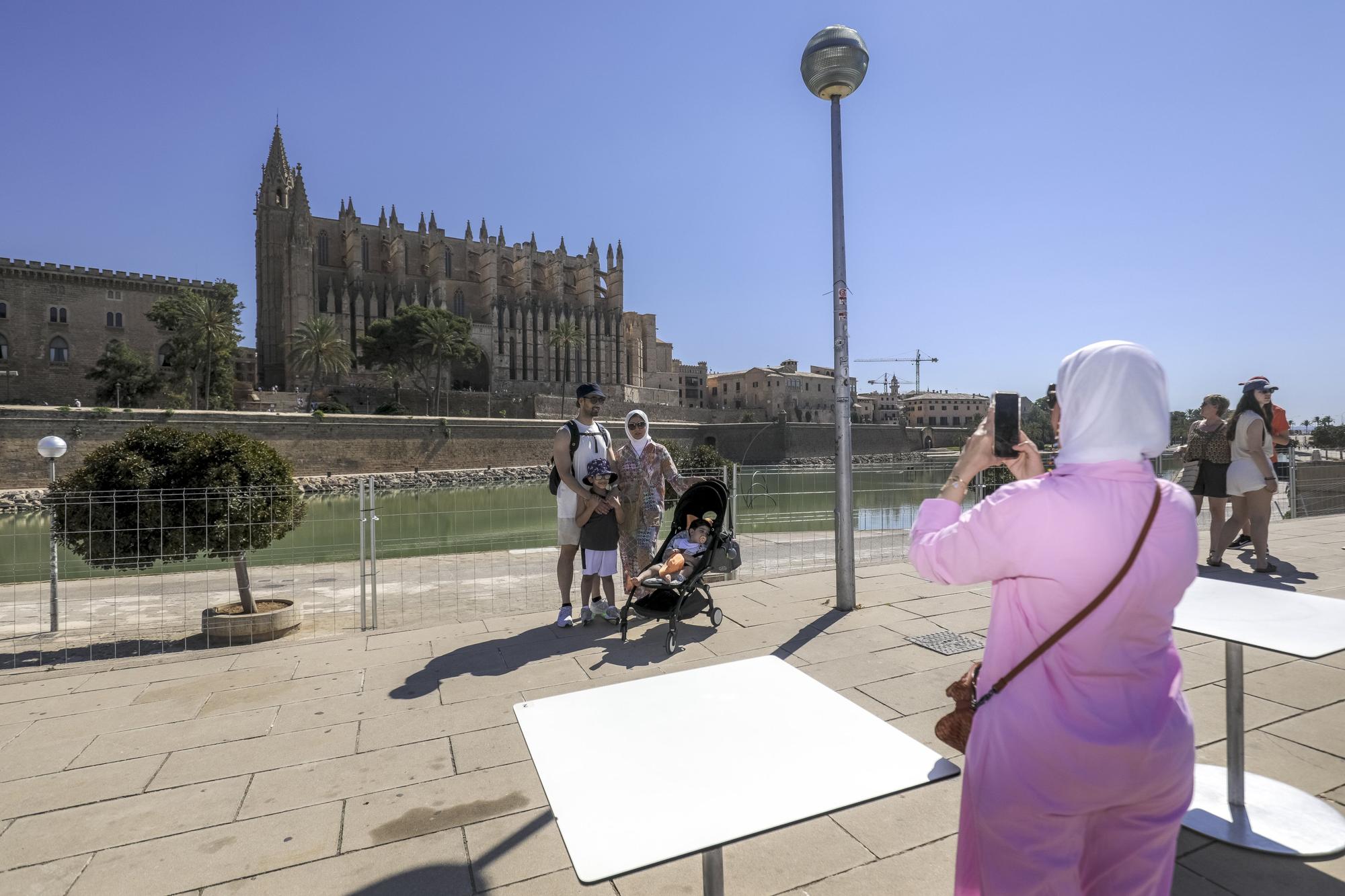 Iniciada la restauración del Parc de la Mar con el cerramiento de la zona de obras