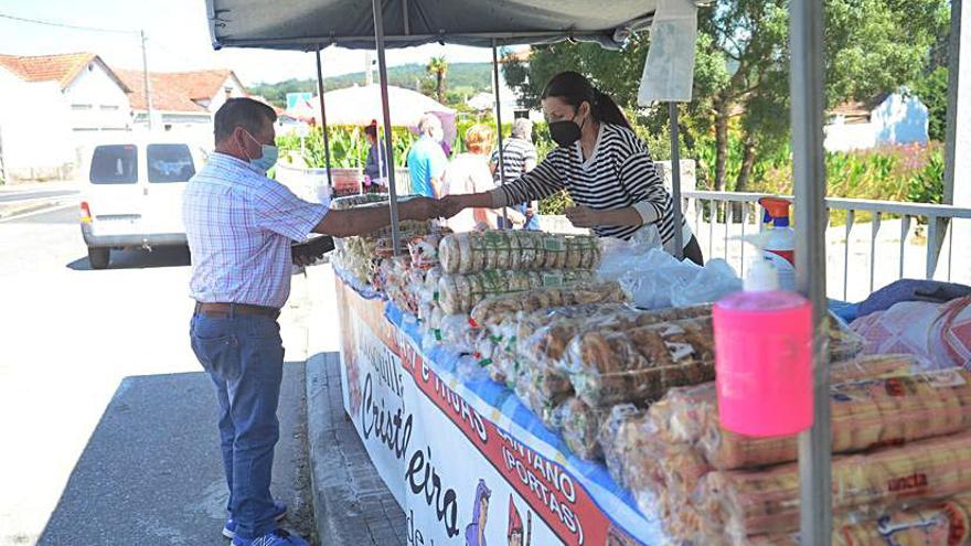 En Pontearnelas no faltaron las “rosquilleiras”.