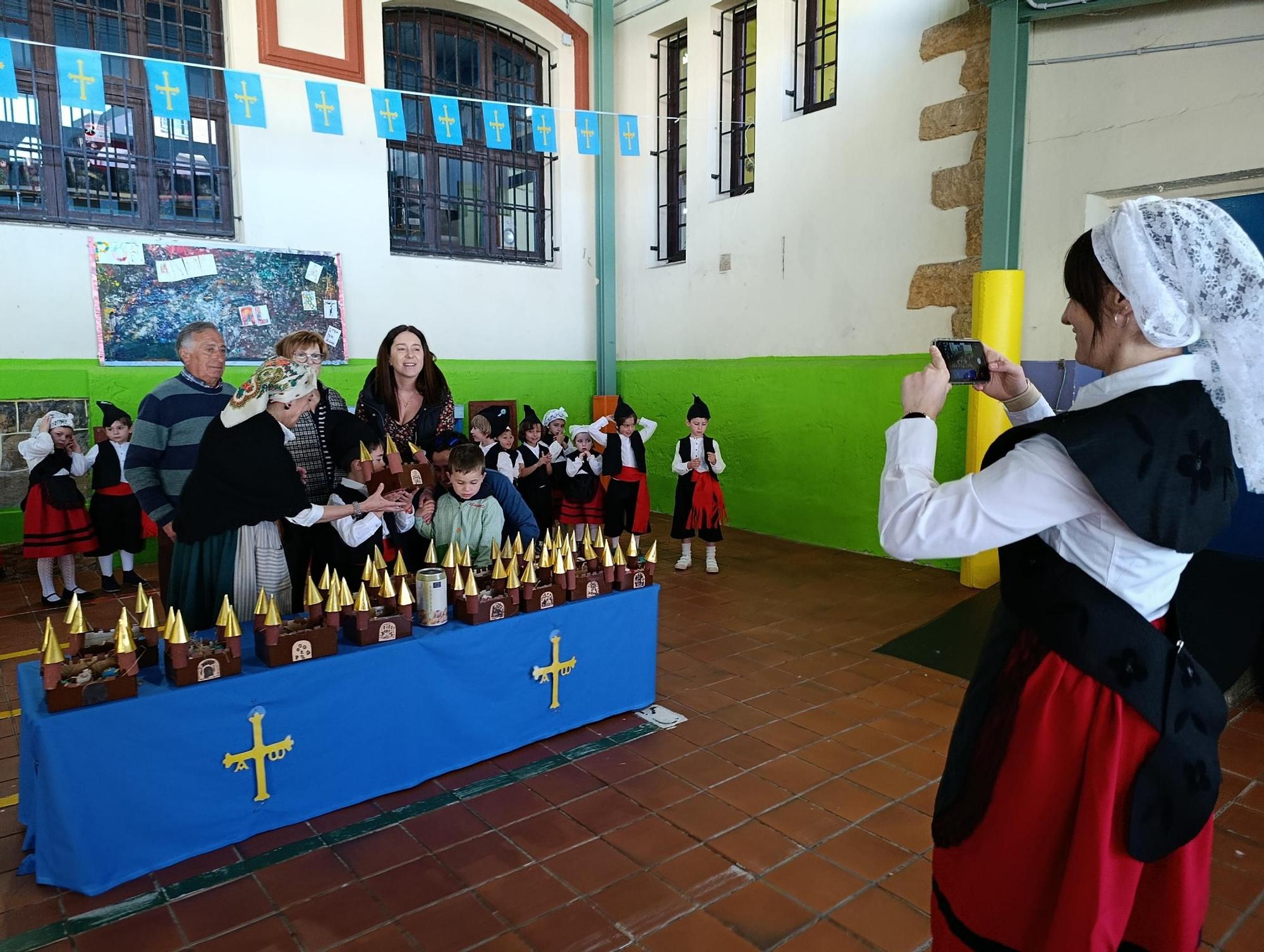 Así fue el Mercadillo de Güevos Pintos Solidarios del Peña Careses