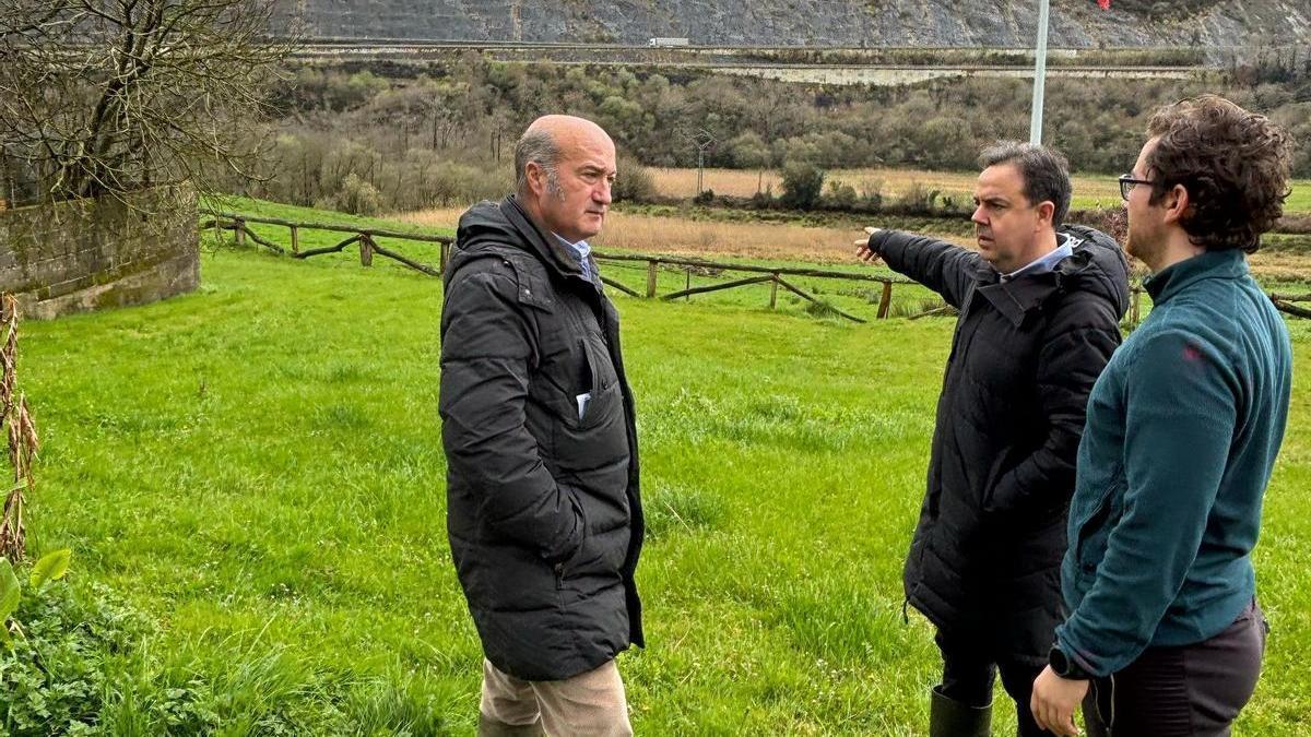 Luis Venta –izquierda– en las Bajuras de Pimiango.