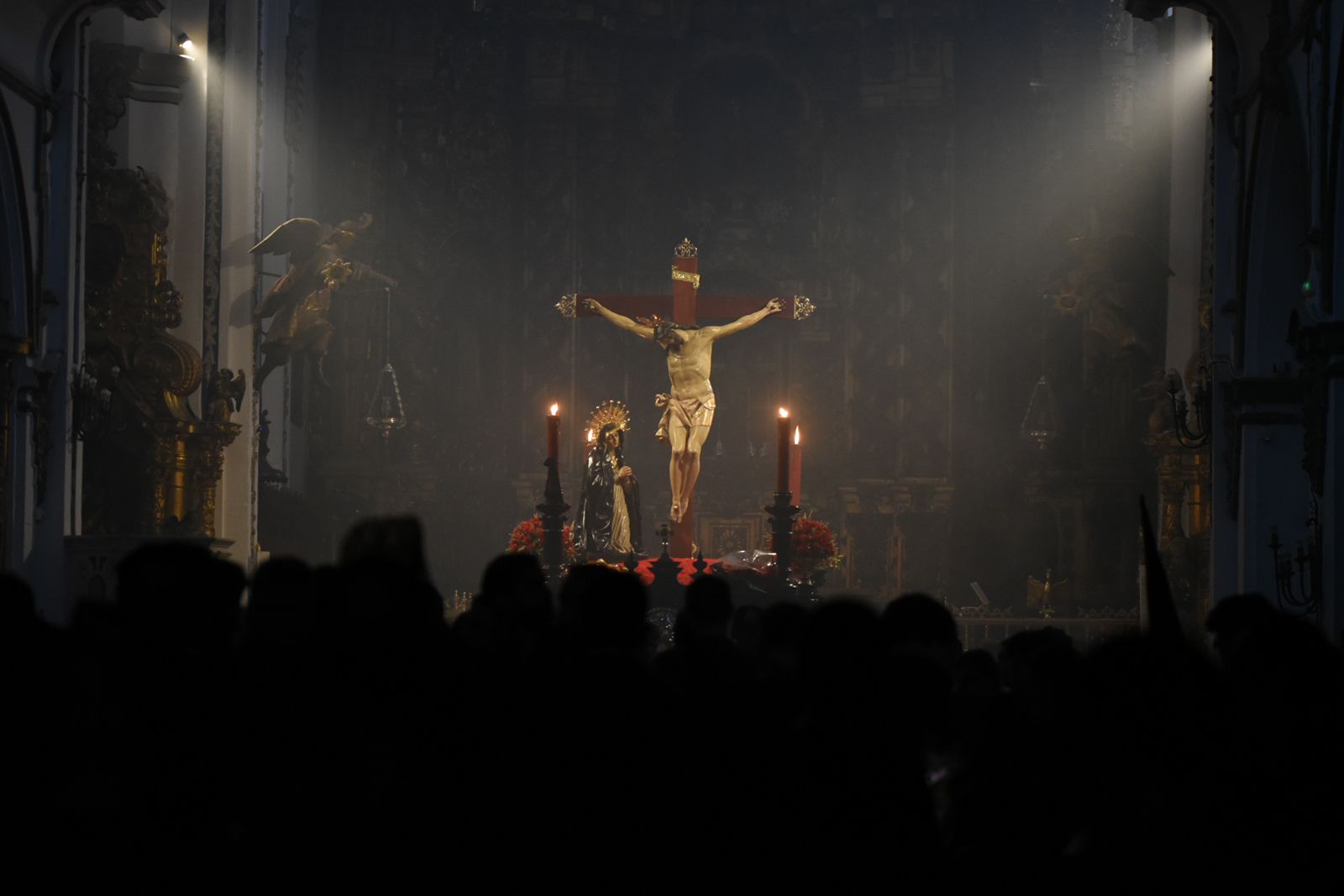 La Legión arropa al Cristo de la Caridad