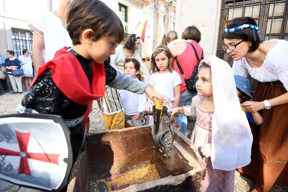 Miles de asistentes consolidan la Feira Franca como una de las fiestas históricas más destacadas de Galicia