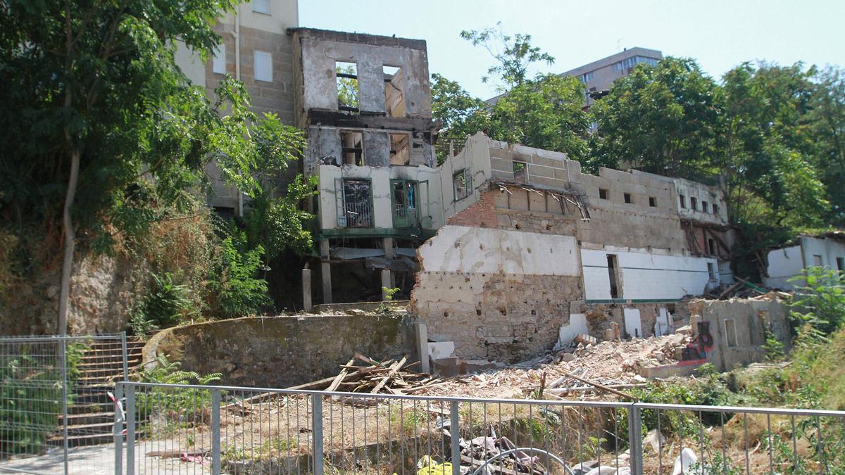 Estado de la Casa de Baños después de las obras de demolición, tras ser víctima del fuego en mayo.