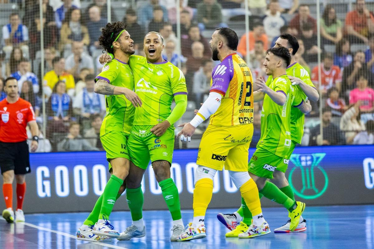 El Palma Futsal celebra uno de sus goles.