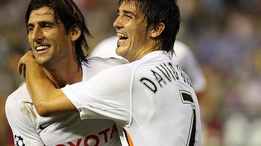 David Villa y Angulo celebran un gol con el Valencia CF