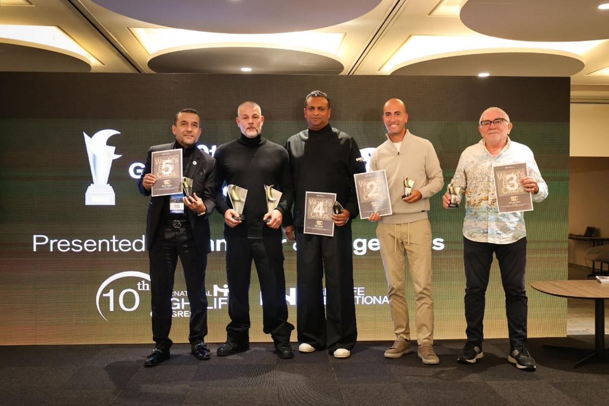 Representantes de los cinco primeros clasificados de The World's 100 Best Clubs™ 2025 durante la gala de los 11º Golden Moon Awards, celebrada en Valencia en noviembre de 2025, lista que encabezó [UNVRS] que recibió el Golden Moon Award que la acreditó como "World's Best Club 2025" (mejor discoteca del mundo del año 2025).