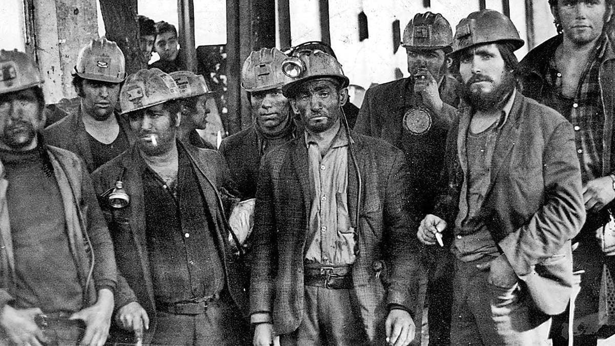 Un relevo de mineros de Hunosa en Asturias, 1970