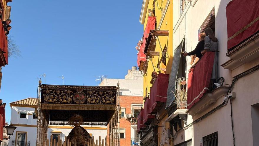 El alquiler de balcones en Semana Santa de Sevilla tributa en el IRPF: Hacienda reclamará su parte de los beneficios obtenidos