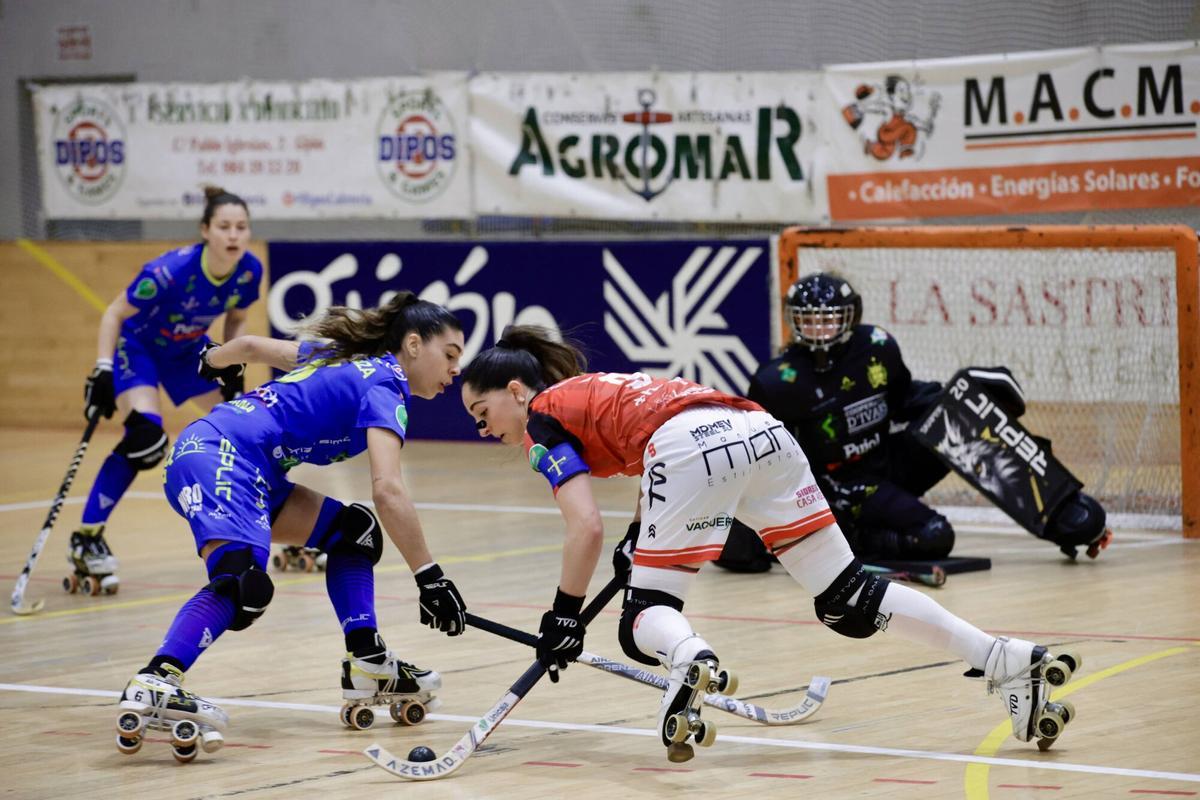 Nuria Almeida, a la derecha, trata de superar a una rival del Vila-Sana, ayer en el PabellónMata Jove, en Gijón.