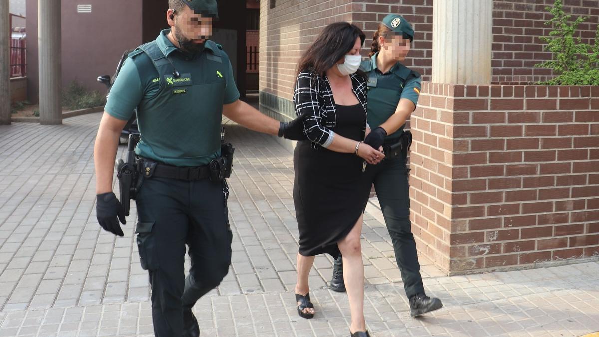 Pilar C. E., la detenida camino de prisión, realizó numerosas compras con la tarjeta de su víctima.