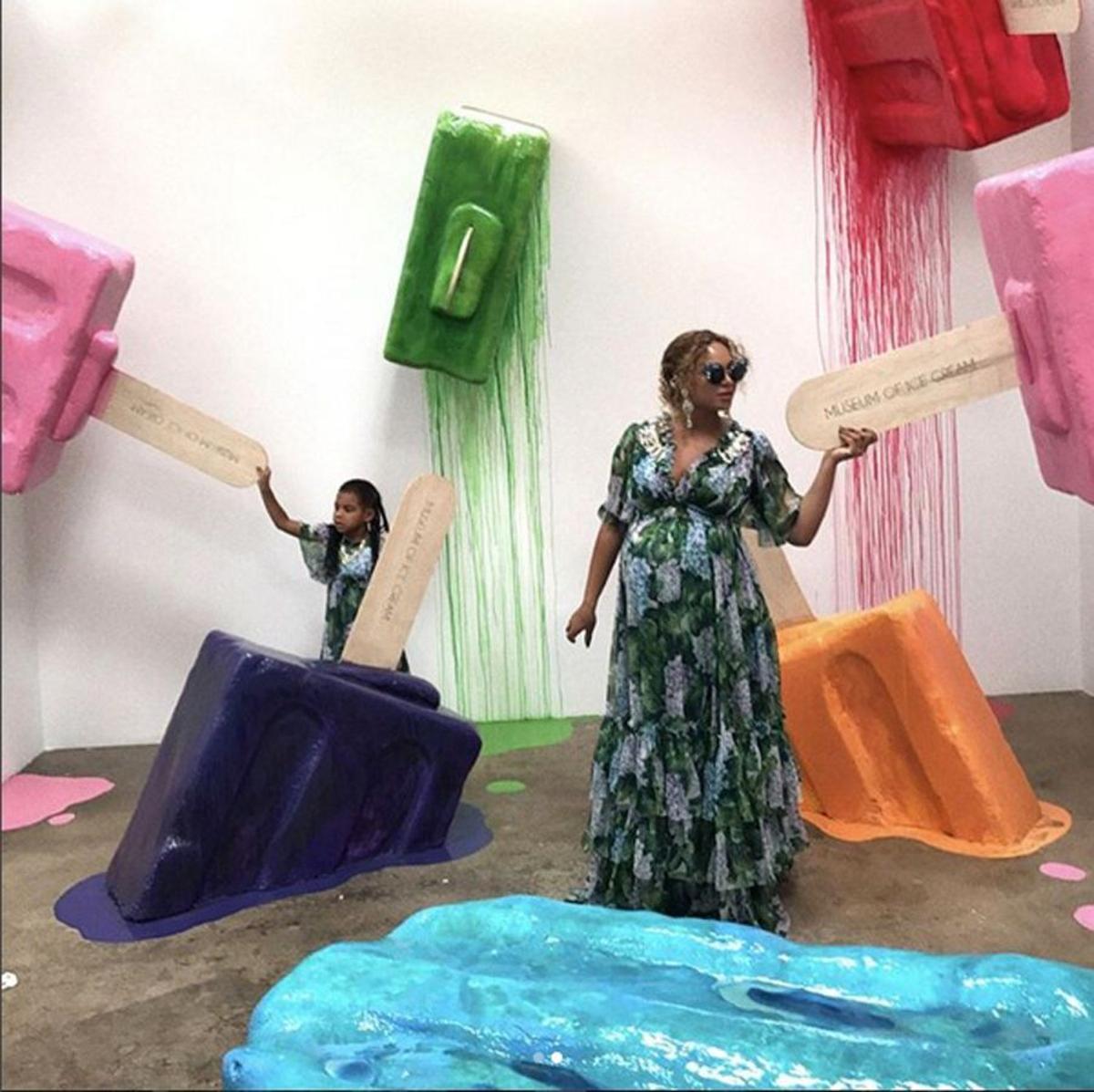 Beyoncé y su hija en el Museo del Helado